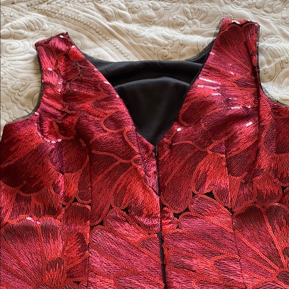 New Powerful red dress - Picture 3 of 4